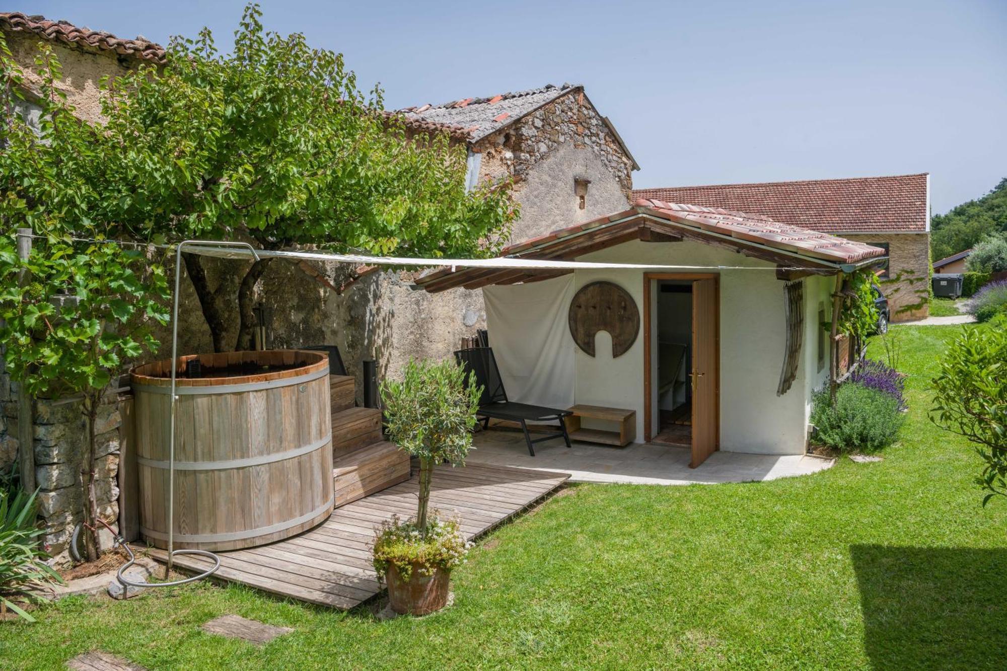 Villa Artes With Free Hot Tub & Sauna 브라닉 외부 사진
